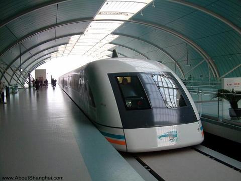 https://www.greenzoner.com/blog/wp-content/uploads/2012/06/maglev011.jpg